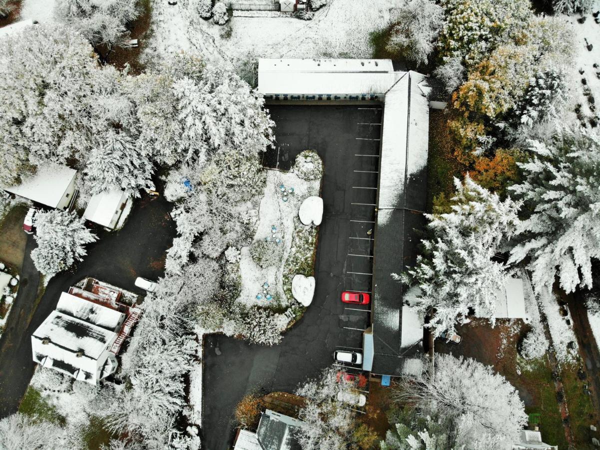 Maple Terrace Motel Williamstown Zewnętrze zdjęcie