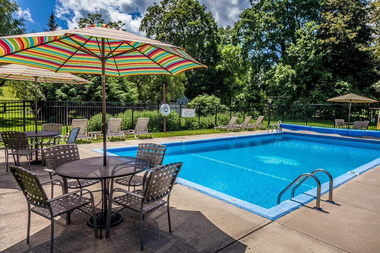 Maple Terrace Motel Williamstown Zewnętrze zdjęcie